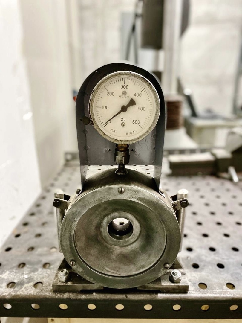 Устройство для тарирования высокопрочных болтов УТБ-40